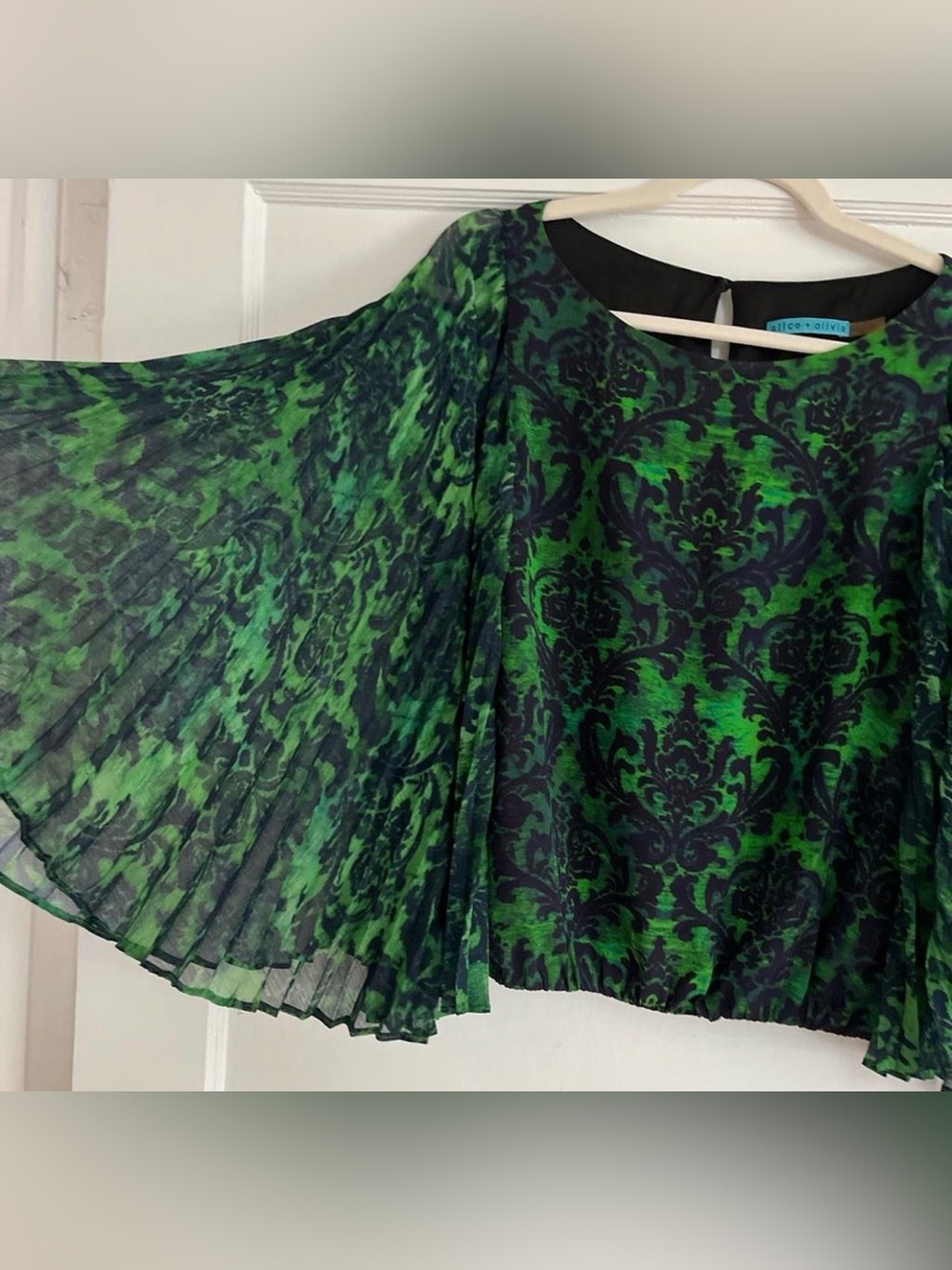 Alice + Olivia Briar Green Black Silk Pleated Batwing Blouse Top S NWOT - Picture 3 of 9